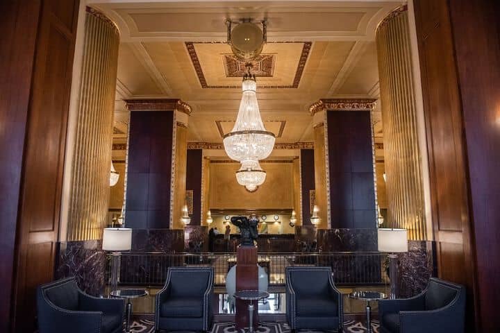 Lobby lounge