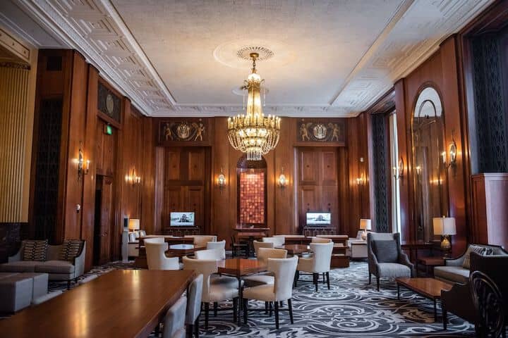 Lobby lounge