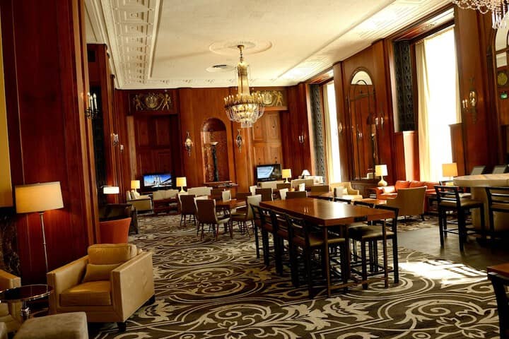 Lobby lounge